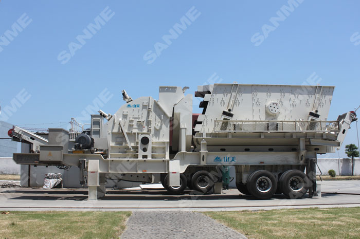 花崗巖河卵石破碎設(shè)備；輪胎式移動破碎站