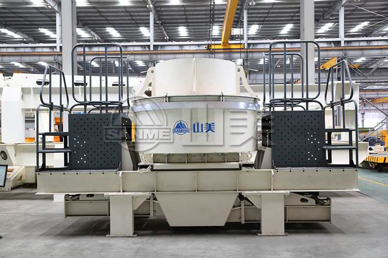 制砂機(jī)出砂率低是什么原因?qū)е碌模? /> 
</p>
<h2>
	&emsp;&emsp;制砂機(jī)出砂率低是什么原因?qū)е碌模?
</h2>
<br />
&emsp;&emsp;<strong>一、<a href='http://m.lionleadsdigital.com/application/aggregate/Manufactured-sand.html' title='機(jī)制砂' target='_blank'>機(jī)制砂</a>處理物料的硬度：</strong><br />
<br />
&emsp;&emsp;礦物石在生產(chǎn)過程中礦石的本身硬度成為了破碎難度的關(guān)鍵因素。礦石硬度越大密度越大，所以就越難破碎，破碎生產(chǎn)效率越低，也會(huì)對(duì)設(shè)備的磨損越大，不僅會(huì)影響制砂機(jī)的生產(chǎn)量，還會(huì)對(duì)設(shè)備造成磨損。所以，物料要選擇硬度適中的。<br />
<br />
&emsp;&emsp;<strong>二、制砂物料的粘結(jié)度：</strong><br />
<br />
&emsp;&emsp;物料的粘度越大，就更容易黏結(jié)在制砂機(jī)上面。黏度高的物料黏結(jié)在制砂機(jī)內(nèi)壁上，會(huì)非常影響制砂機(jī)的生產(chǎn)效率。所以，物料在選擇時(shí)，選擇物料黏度較小的物料。<br />
<br />
&emsp;&emsp;<strong>三、物料的含水量：</strong><br />
<br />
&emsp;&emsp;物料的含水量較大時(shí)，容易沾黏在設(shè)備的內(nèi)壁，并且在物料進(jìn)料的過程中很容易會(huì)導(dǎo)致制砂機(jī)堵塞，從而導(dǎo)致制砂機(jī)的生產(chǎn)能力，影響到制砂機(jī)的正常運(yùn)行。所以，當(dāng)我們在選擇物料時(shí)，要控制物料的含水量。要是物料的濕度比較大，可以經(jīng)過風(fēng)吹日曬來盡量降低物料中的含水量。<br />
<p>
	<br />
</p>
<p style=