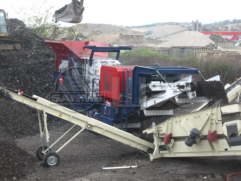 履帶式移動破碎機對比輪胎式移動破碎機有什么優(yōu)勢？