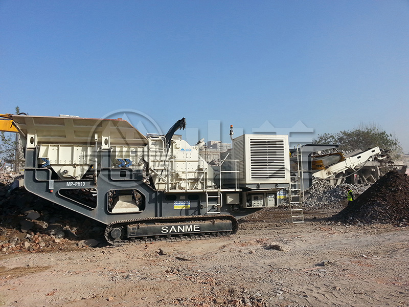 與傳統(tǒng)的固定式破碎機(jī)相比，移動(dòng)破碎站有哪些特點(diǎn)？