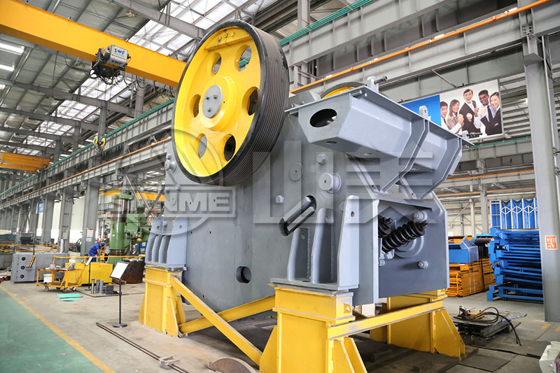 如果選用選用煤矸石作為混凝土骨料來使用，究竟需要那些機器來進行生產(chǎn)呢？