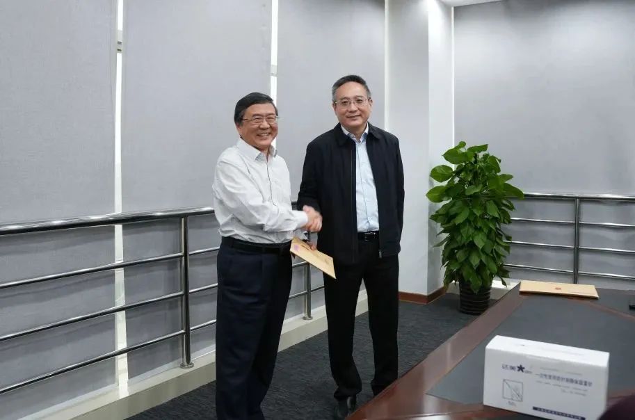 奉賢區(qū)人大常委會(huì)黨組書記、主任張培榮一行蒞臨上海山美股份開展“優(yōu)環(huán)境、穩(wěn)經(jīng)濟(jì)”大走訪大調(diào)研