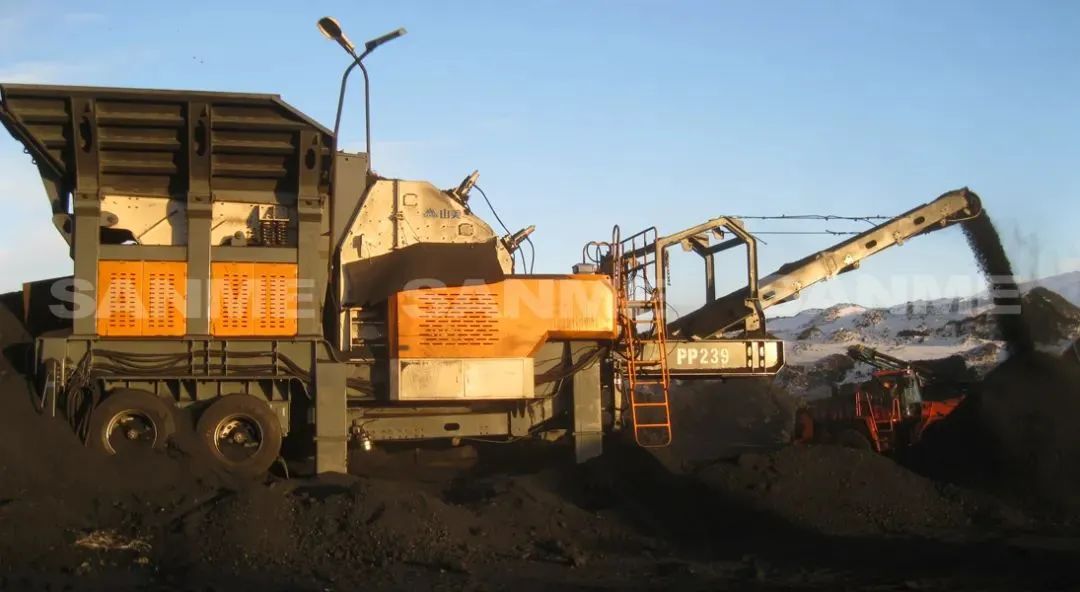 時產(chǎn)值近600萬！山美移動式破碎篩分一體站助力江蘇高碳鉻鐵礦破碎項目建設(shè)