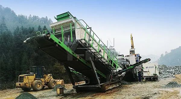 時產(chǎn)值近600萬！山美移動式破碎篩分一體站助力江蘇高碳鉻鐵礦破碎項目建設(shè)